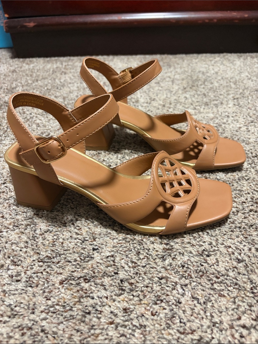 Women's Tan Block Heel Sandals with Decorative Cutout
